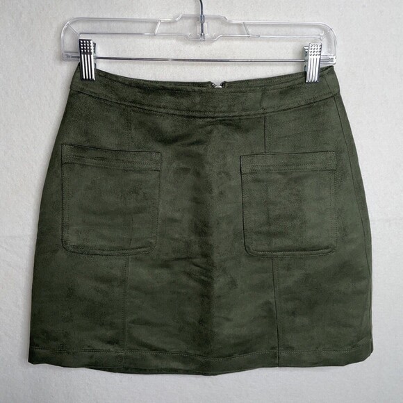 Old Navy Faux Suede Hunter Green Pockets in Front Mini Skirt Size 0 Y2K - Picture 1 of 11